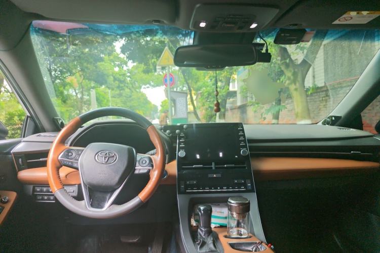Used Toyota Avalon 2019 Dual-Engine 2.5L Limited Flagship Edition China VI Standard Center Console