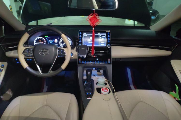 Used Toyota Avalon 2019 2.0L XLE Premium Edition China VI Center Console