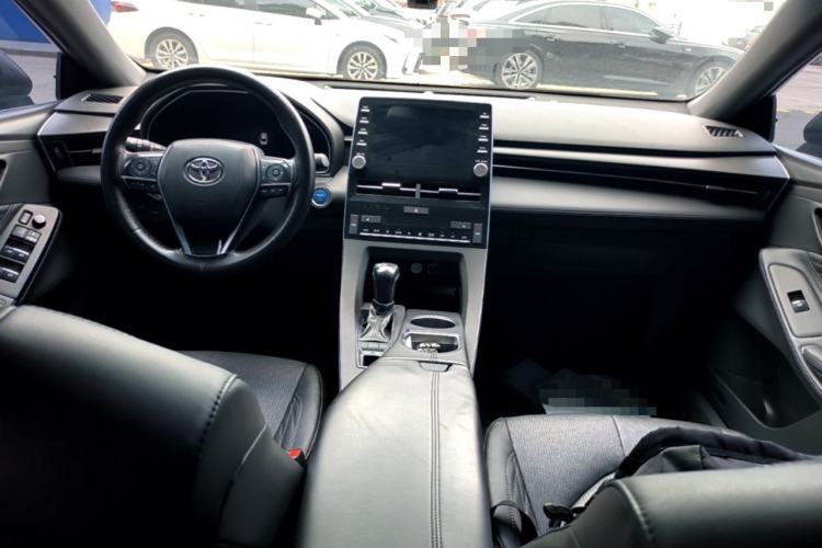 Used Toyota Avalon 2019 Dual-Engine 2.5L XLE Prestige Version China VI Standard Center Console
