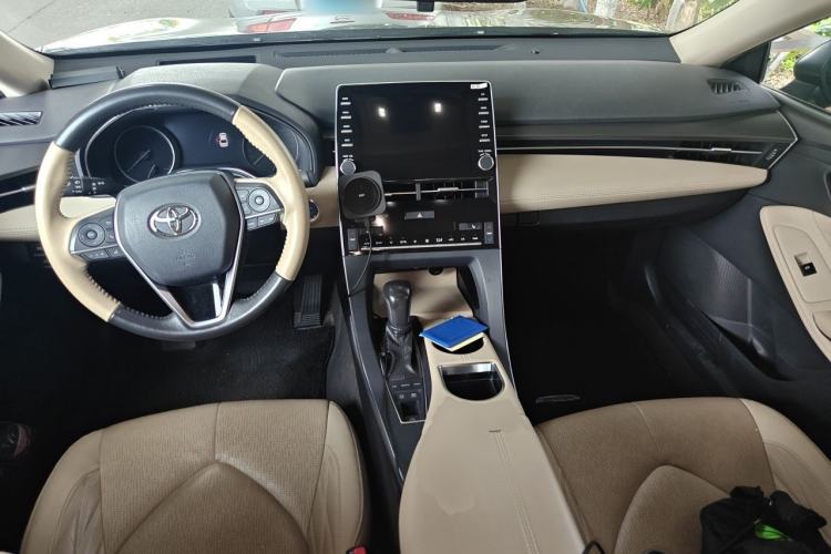 Used Toyota Avalon 2019 Dual-Engine 2.5L XLE Prestige Version China VI Standard Center Console