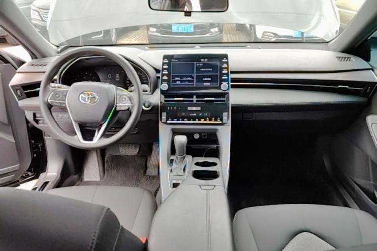 Used Toyota Avalon 2019 2.0L Ambition Edition China VI Center Console
