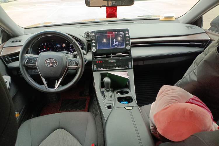 Used Toyota Avalon 2019 2.0L Ambition Edition China VI Center Console