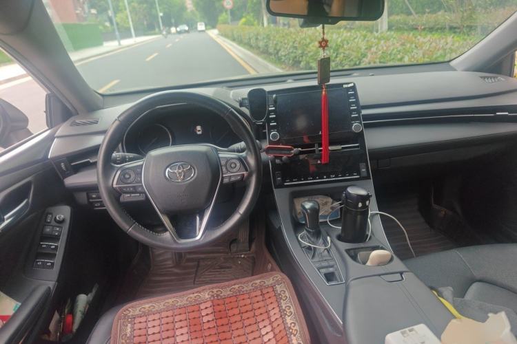 Used Toyota Avalon 2019 Dual-Engine 2.5L Luxury Edition China VI Standard Center Console