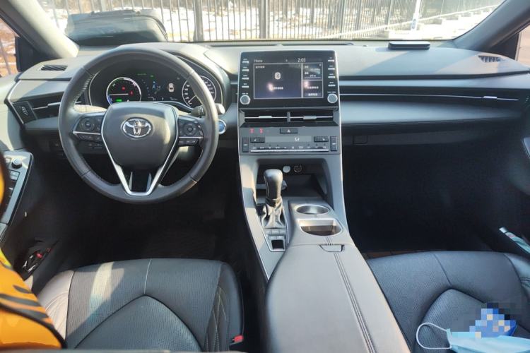 Used Toyota Avalon 2019 Dual-Engine 2.5L XLE Prestige Version China VI Standard Center Console