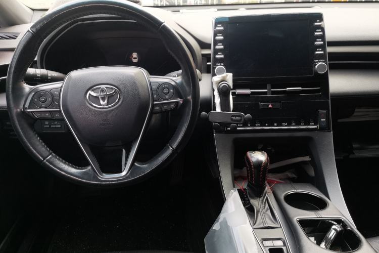 Used Toyota Avalon 2019 2.0L Luxury Edition China VI Standard Center Console
