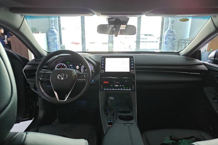 Used Toyota Avalon 2019 2.0L XLE Premium Edition China VI Center Console