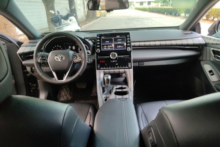 Used Toyota Avalon 2019 2.0L Luxury Edition China VI Standard Center Console