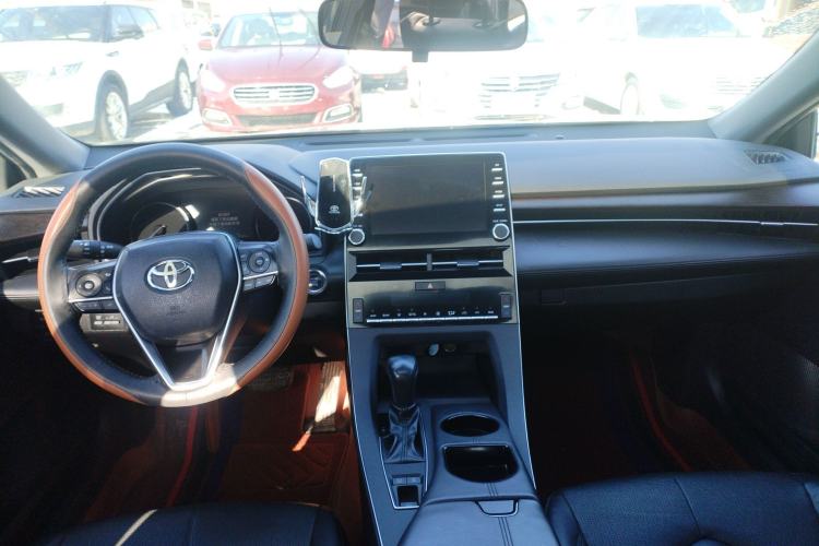 Used Toyota Avalon 2019 2.0L XLE Premium Edition China VI Center Console