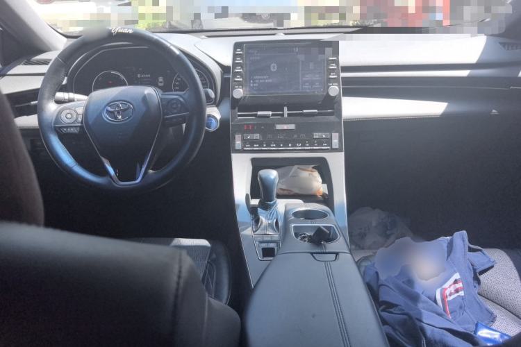 Used Toyota Avalon 2019 Dual-Engine 2.5L XLE Prestige Version China VI Standard Center Console