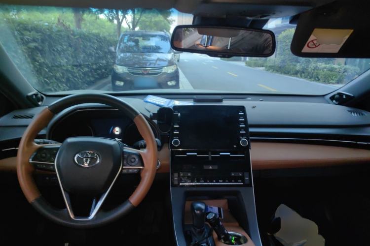 Used Toyota Avalon 2019 Dual-Engine 2.5L Limited Flagship Edition China VI Standard Center Console