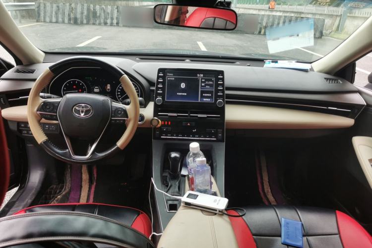 Used Toyota Avalon 2019 2.5L Touring Premium Version China VI Standard Center Console