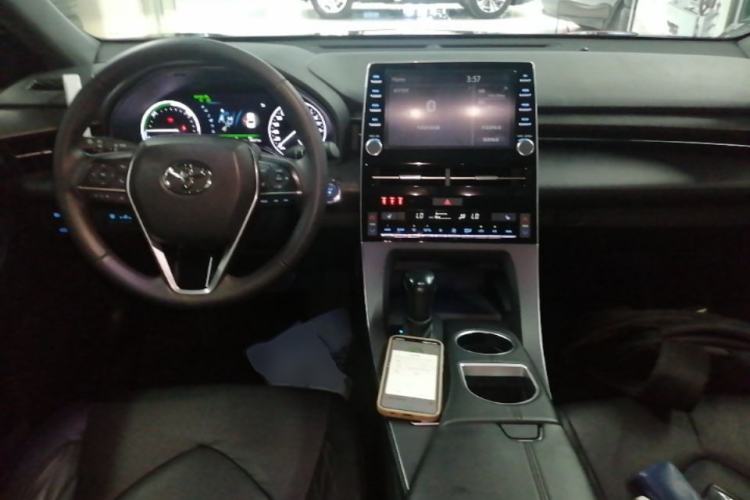 Used Toyota Avalon 2019 Dual-Engine 2.5L XLE Prestige Version China VI Standard Center Console