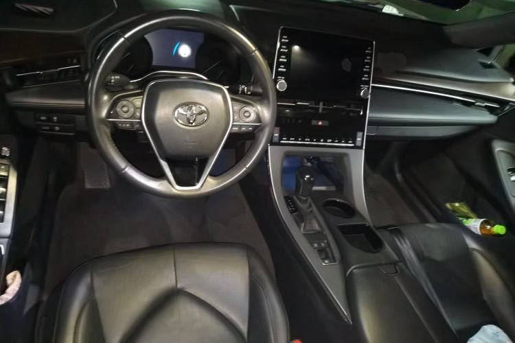 Used Toyota Avalon 2019 2.0L Luxury Edition China VI Standard Center Console