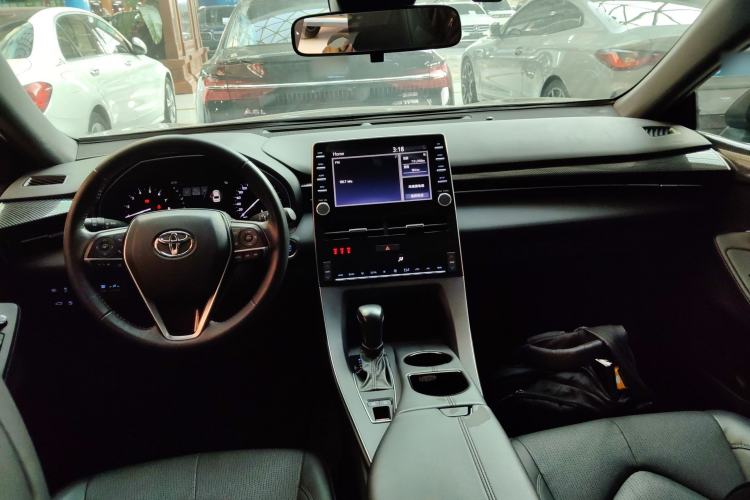 Used Toyota Avalon 2019 2.0L Luxury Edition China VI Standard Center Console