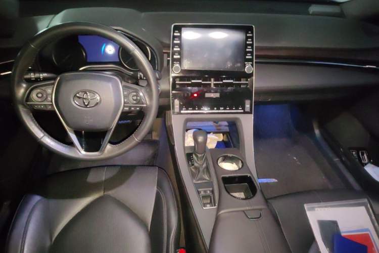 Used Toyota Avalon 2019 2.0L XLE Premium Edition China VI Center Console