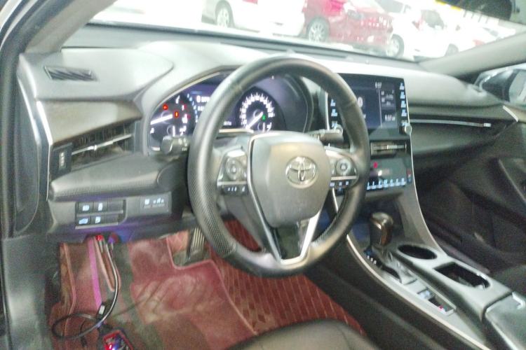 Used Toyota Avalon 2019 2.0L Luxury Edition China VI Standard Center Console