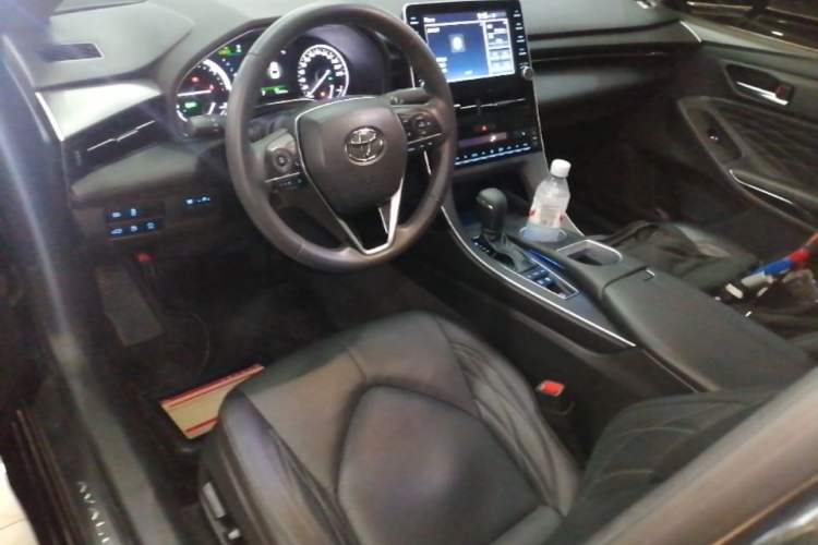 Used Toyota Avalon 2019 Dual-Engine 2.5L XLE Prestige Version China VI Standard Center Console