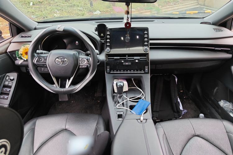 Used Toyota Avalon 2019 2.0L Luxury Edition China VI Standard Center Console