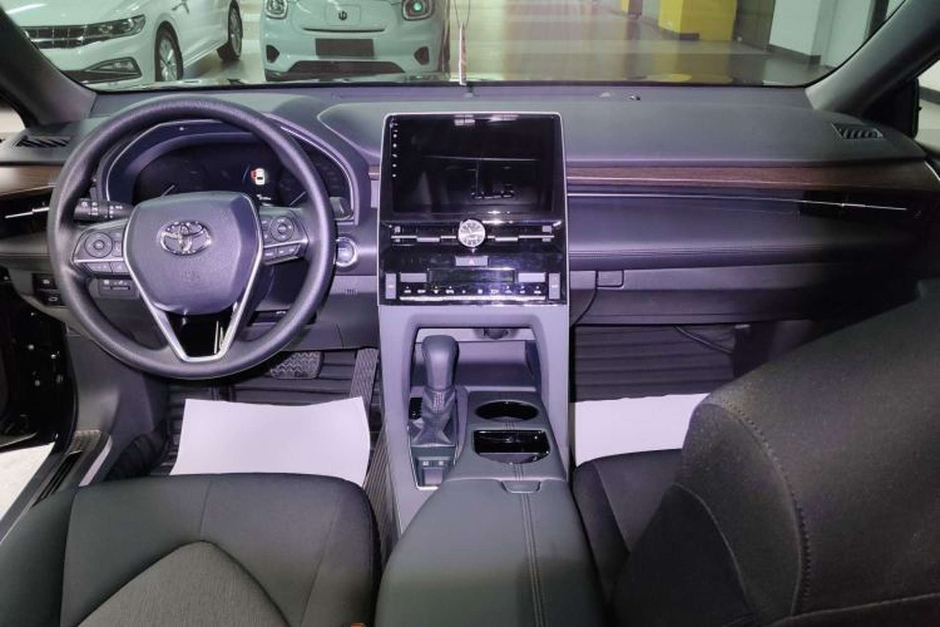 Used Toyota Avalon 2019 2.0L Ambition Edition China VI Center Console