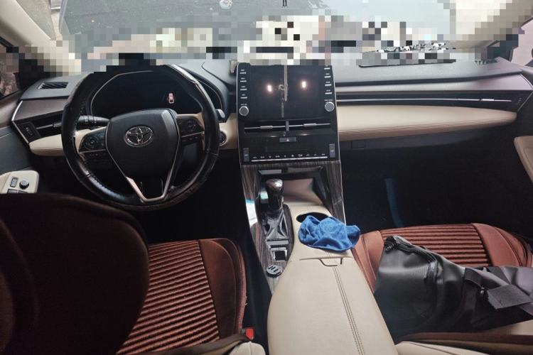 Used Toyota Avalon 2019 2.0L Luxury Edition China VI Standard Center Console