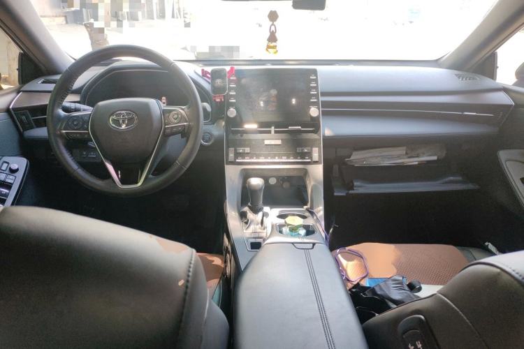 Used Toyota Avalon 2019 2.5L Touring Premium Version China VI Standard Center Console