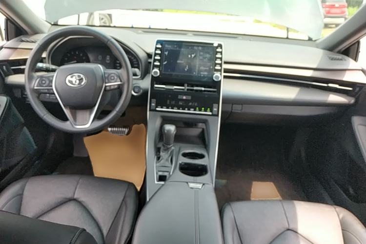 Used Toyota Avalon 2019 2.0L Luxury Edition China VI Standard Center Console