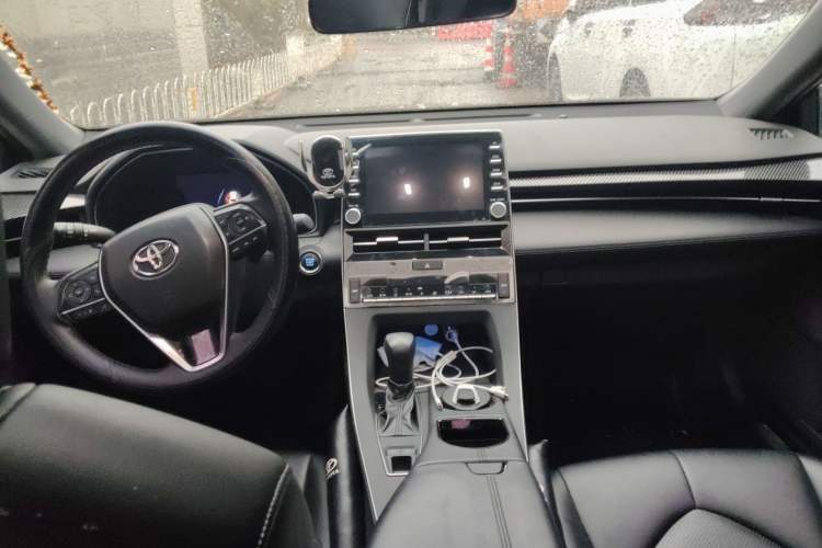 Used Toyota Avalon 2019 2.0L Ambition Edition China VI Center Console