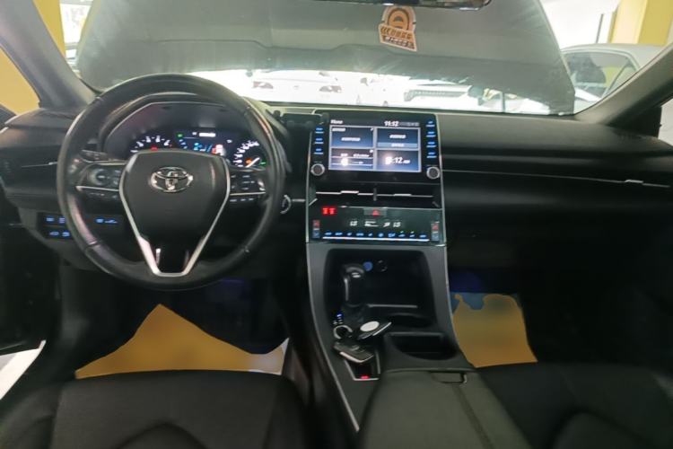 Used Toyota Avalon 2019 2.0L Luxury Edition China VI Standard Center Console