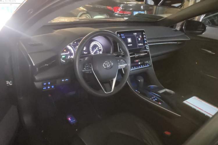 Used Toyota Avalon 2019 Dual-Engine 2.5L XLE Prestige Version China VI Standard Center Console