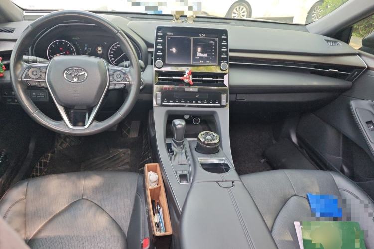 Used Toyota Avalon 2019 2.0L XLE Premium Edition China VI Center Console