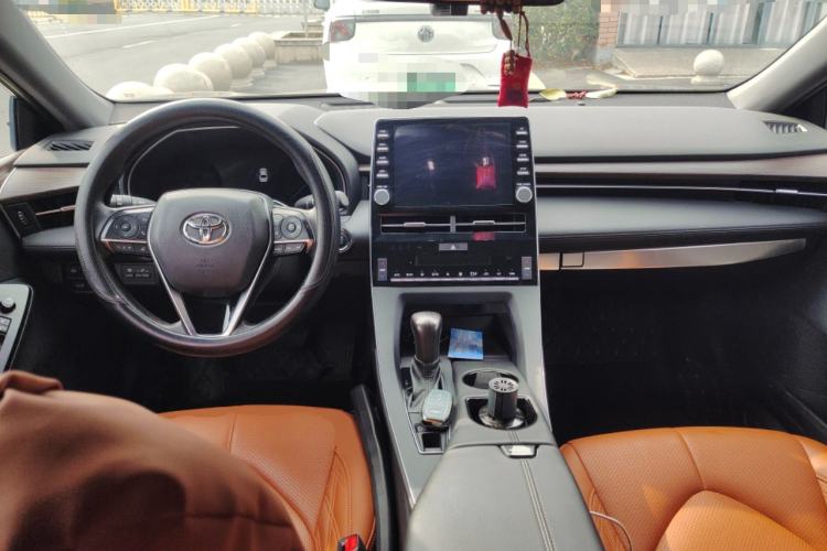 Used Toyota Avalon 2019 2.0L Ambition Edition China VI Center Console