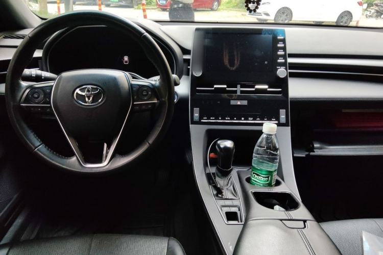 Used Toyota Avalon 2019 Dual-Engine 2.5L Luxury Edition China VI Standard Center Console