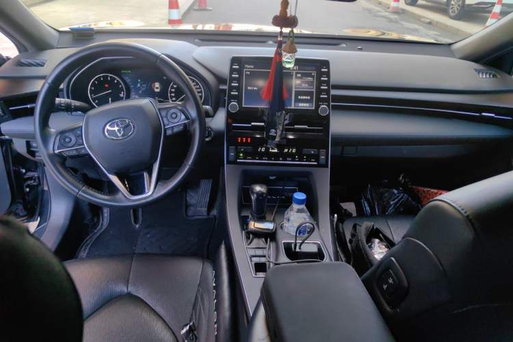 Used Toyota Avalon 2019 2.5L Touring Premium Version China VI Standard Center Console