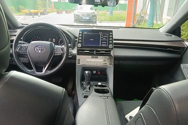 Used Toyota Avalon 2019 2.0L Luxury Edition China VI Standard Center Console