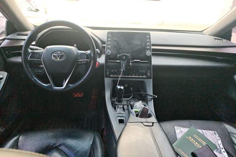 Used Toyota Avalon 2019 2.5L Touring Premium Version China VI Standard Center Console
