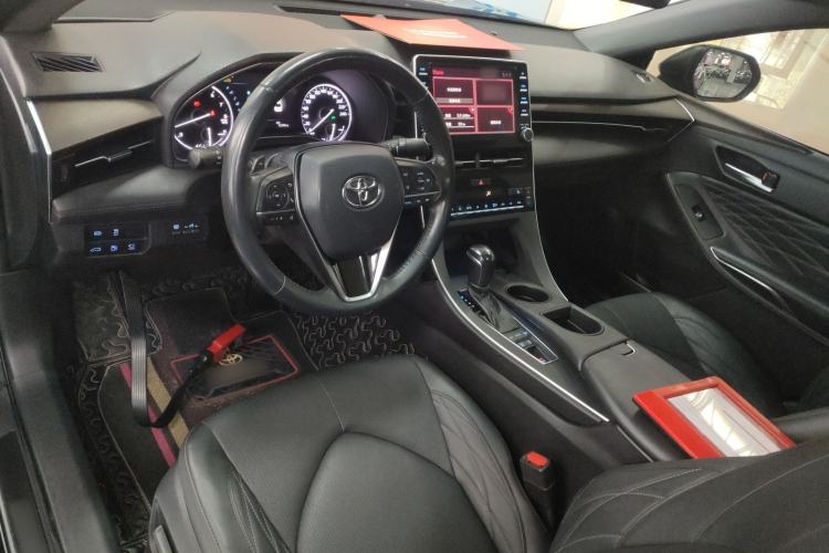 Used Toyota Avalon 2019 2.5L Touring Premium Version China VI Standard Center Console