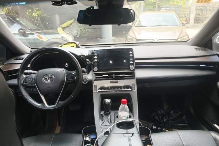Used Toyota Avalon 2019 2.0L Luxury Edition China VI Standard Center Console