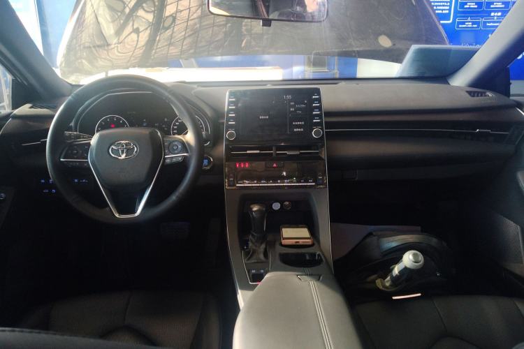 Used Toyota Avalon 2019 2.0L XLE Premium Edition China VI Center Console