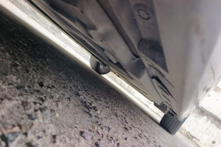 Used Toyota Avalon 2019 Dual-Engine 2.5L XLE Prestige Version China VI Standard Chassis Front Left