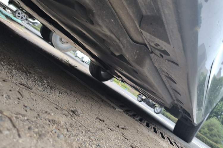 Used Toyota Avalon 2019 Dual-Engine 2.5L XLE Prestige Version China VI Standard Chassis Front Left