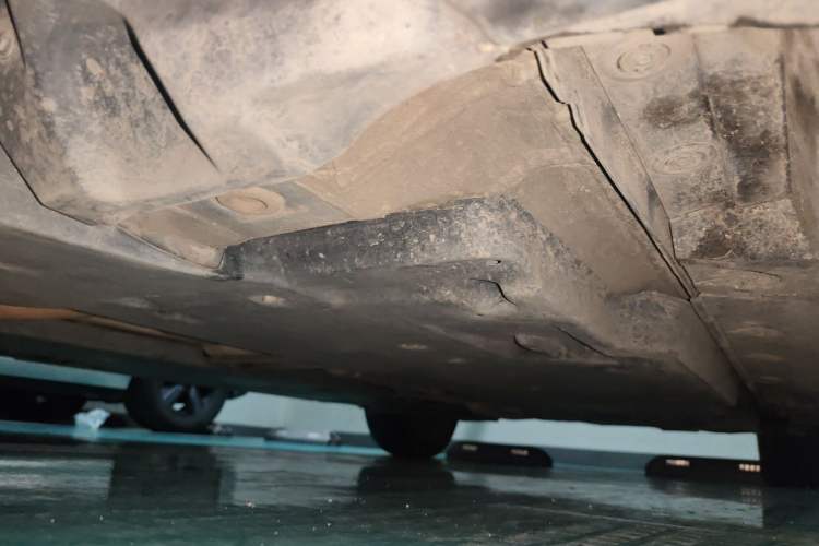 Used Toyota Avalon 2019 2.5L Ambition Version China VI Standard Chassis Front Left