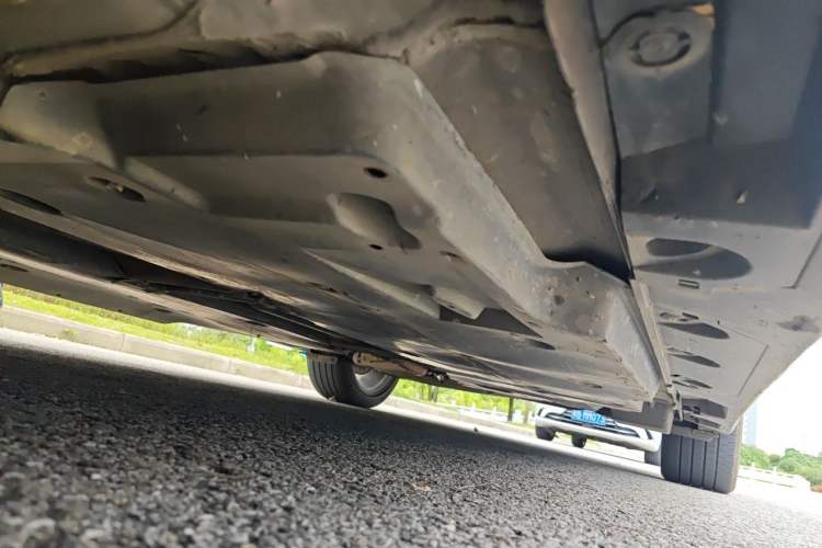 Used Toyota Avalon 2019 Dual-Engine 2.5L Limited Flagship Edition China V Standard Chassis Front Left
