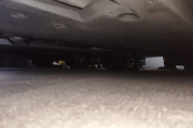 Used Toyota Avalon 2019 Dual-Engine 2.5L Luxury Edition China VI Standard Chassis Front Left