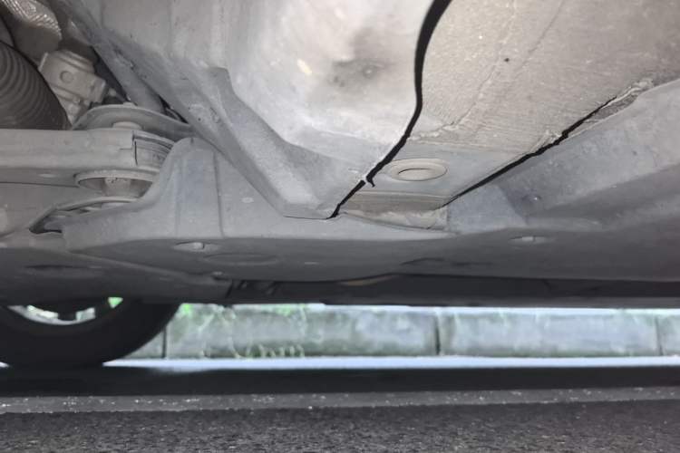 Used Toyota Avalon 2019 Dual-Engine 2.5L Luxury Edition China VI Standard Chassis Front Left