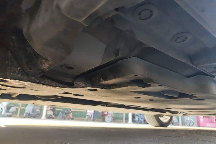 Used Toyota Avalon 2019 Dual-Engine 2.5L XLE Prestige Version China VI Standard Chassis Front Left