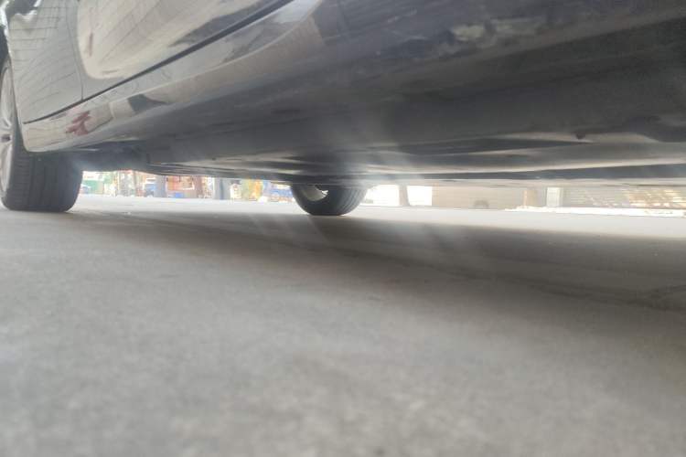 Used Toyota Avalon 2019 Dual-Engine 2.5L XLE Prestige Version China VI Standard Chassis Front Right