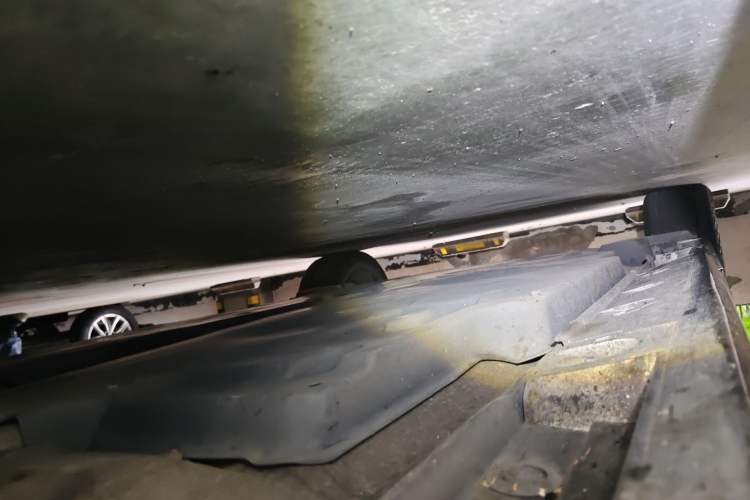 Used Toyota Avalon 2019 Dual-Engine 2.5L XLE Prestige Version China VI Standard Chassis Front Right