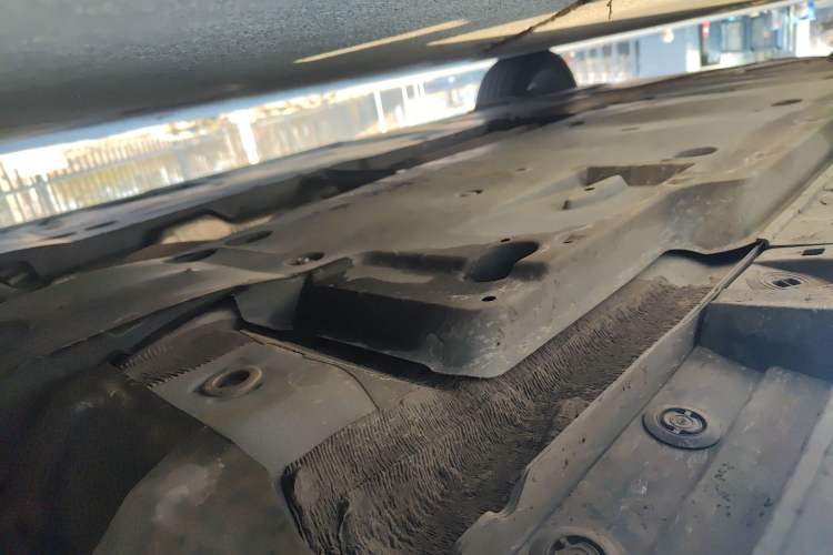 Used Toyota Avalon 2019 Dual-Engine 2.5L XLE Prestige Version China VI Standard Chassis Front Right