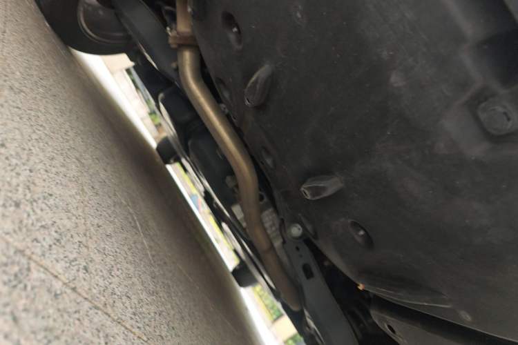 Used Toyota Avalon 2019 Dual-Engine 2.5L XLE Prestige Version China VI Standard Chassis Rear