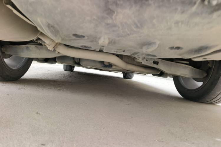 Used Toyota Avalon 2019 Dual-Engine 2.5L XLE Prestige Version China VI Standard Chassis Rear